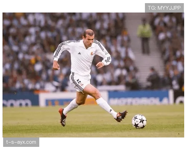 齐达内：从球场巨星到教练传奇，状态稳固再引瞩目