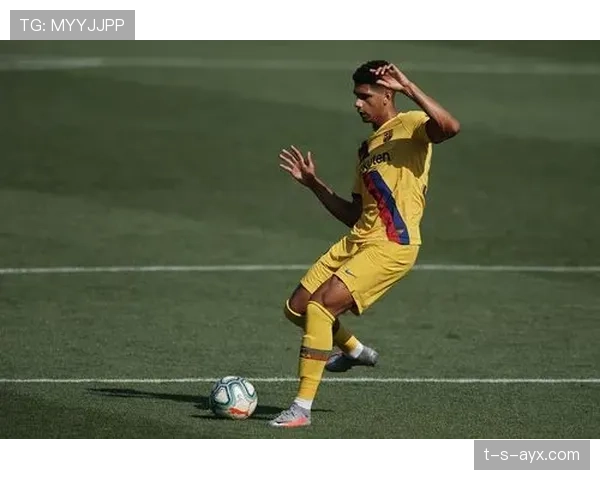 阿劳霍展现卓越防守站位,助巴萨保持强大竞争力 阿劳霍展现卓越防守站位,助巴萨保持强大竞争力